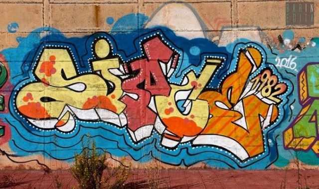 Nascosti, colorati e illegali: sono i ''paradisi'' urbani dei writers baresi